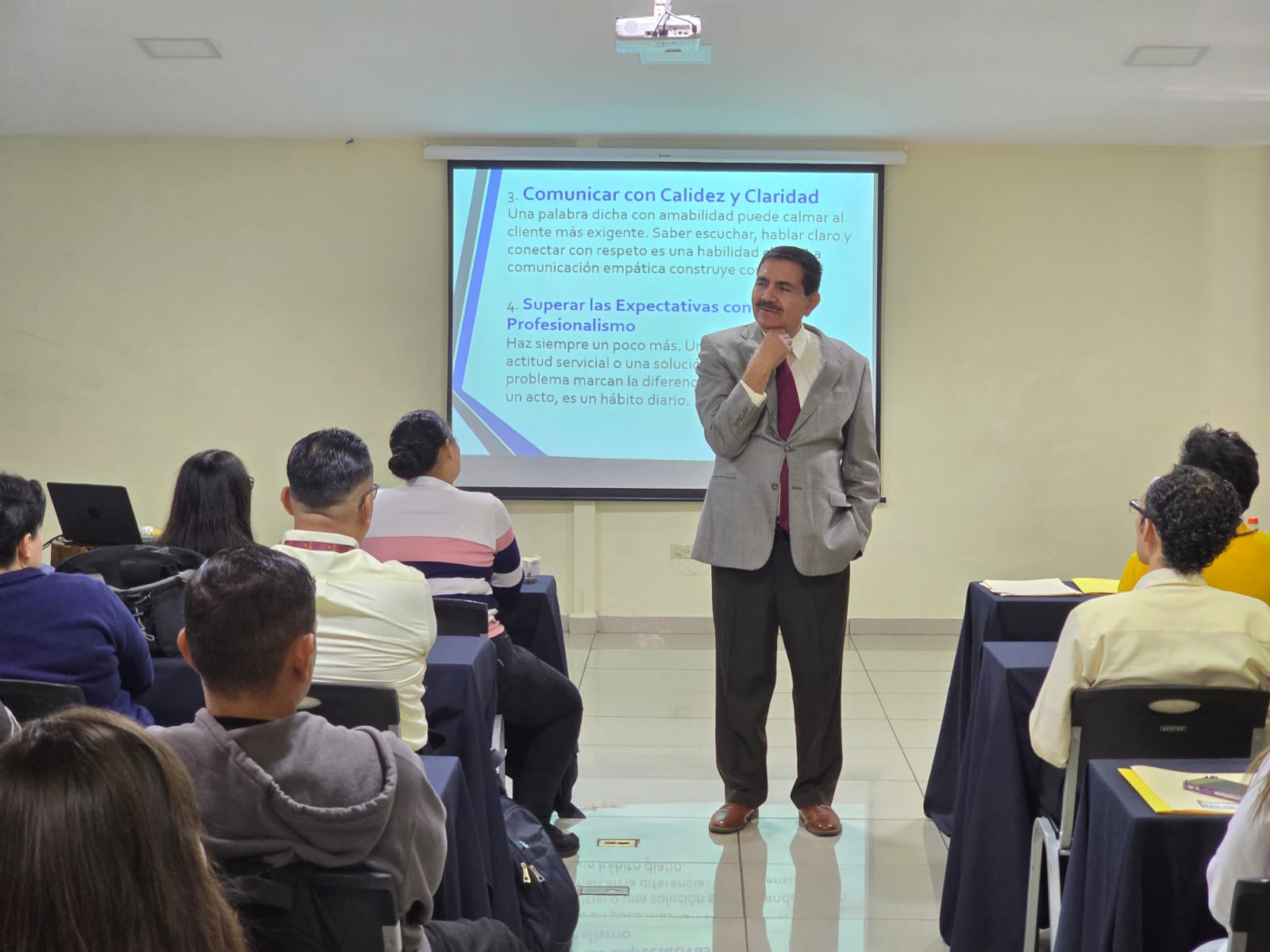 Alfredo Caballero en presentación ejecutiva